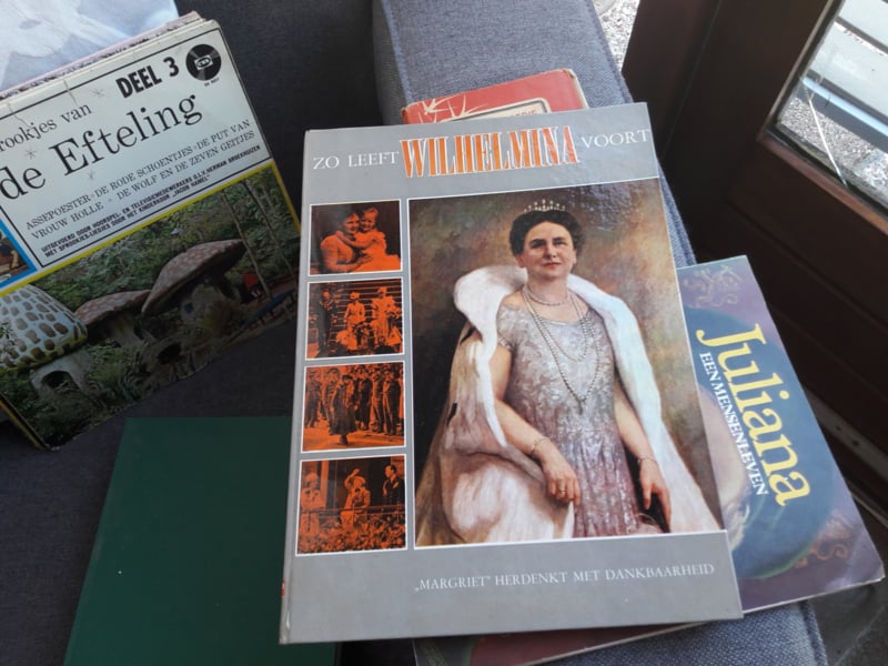 Kleine lot (7 stuks) over ons Koninklijk huis
