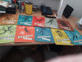 10 boekjes met bijbehorende plaatsje uitgegeven door Blue Band
